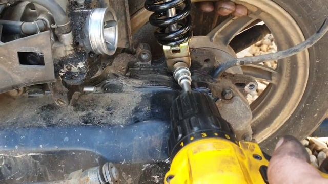 Replacing the rear shock absorber. Scooter honda dio. смотреть онлайн
