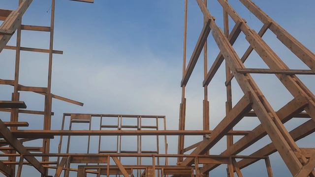 Продолжаю строить большой афрейм дом на берегу пруда. смотреть онлайн