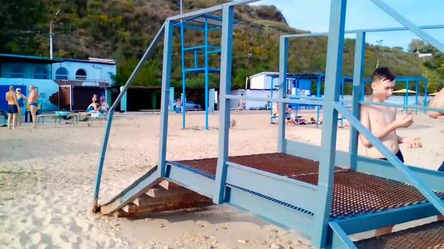 Таганрог. Пляж"Центральный". Купаются все и дети тоже! смотреть онлайн