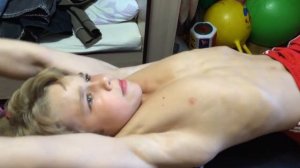 Упражнение с гантелями. Сильный ребенок 9 лет / Exercise with dumbbells. The strongest child 9 year