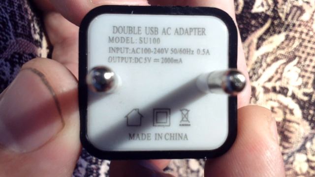 Компактная сетевая зарядка USB квадрат кубик за 80 руб. SU100 смотреть онлайн