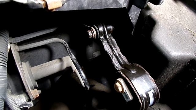 Saturn Dog Bone Motor Mount Replacement смотреть онлайн
