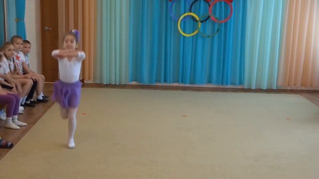 Алиса танцует "во кузнице" смотреть онлайн