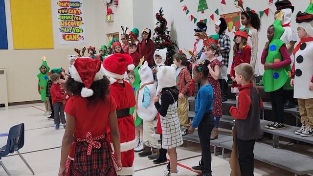 Brinkley and Beccas 2nd grade Christmas program смотреть онлайн