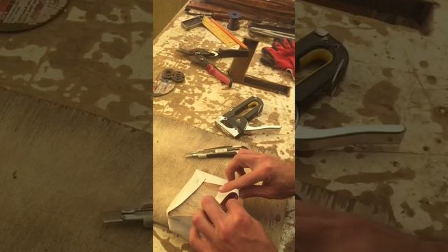 Дымарь для пчёл своими руками за 10 минут ! Дикое дно пчеловодства ) смотреть онлайн