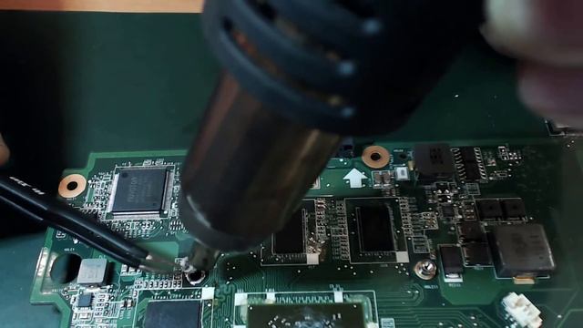 Пайка посадочного места крепления радиатора на материнской плате ноутбука смотреть онлайн