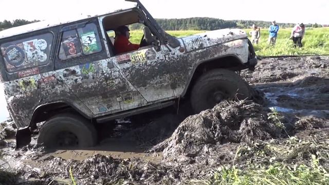 Сожгли тачку, трактор чуть не перевернули, купания в луже💪 Мужские игры 2021 смотреть онлайн