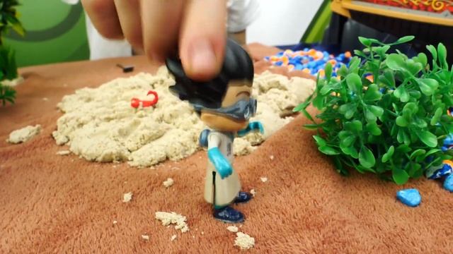 Настоящая карта сокровищ? Игрушки Герои в масках ищут клад! Видео игры в шоу Время быть героем смотреть онлайн