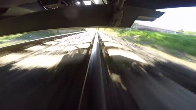 Вид колеса поезда на рельсе / Train wheel view to the rail смотреть онлайн