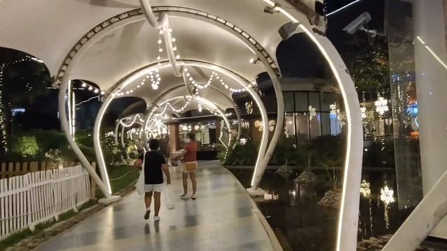 EXPLORING SKYDOME WITH FRIENDS