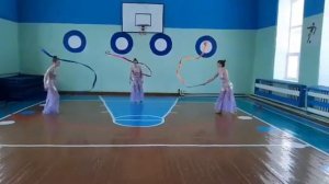 Танец с лентами от учениц 8 класса