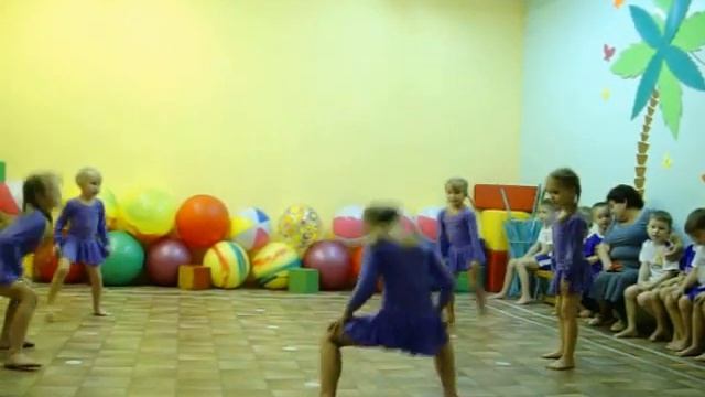 Танцы в садике (детям 5 лет) смотреть онлайн