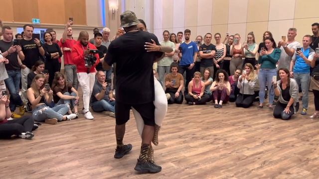 Tony Pirata & Áurea dancing Kizomba @ Euro Sensual 2022 (Düsseldorf) смотреть онлайн