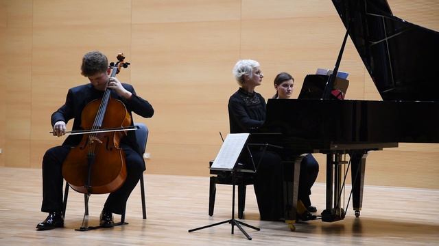 Tchaikovsky: Variations on a Rococo Theme Op.33 смотреть онлайн