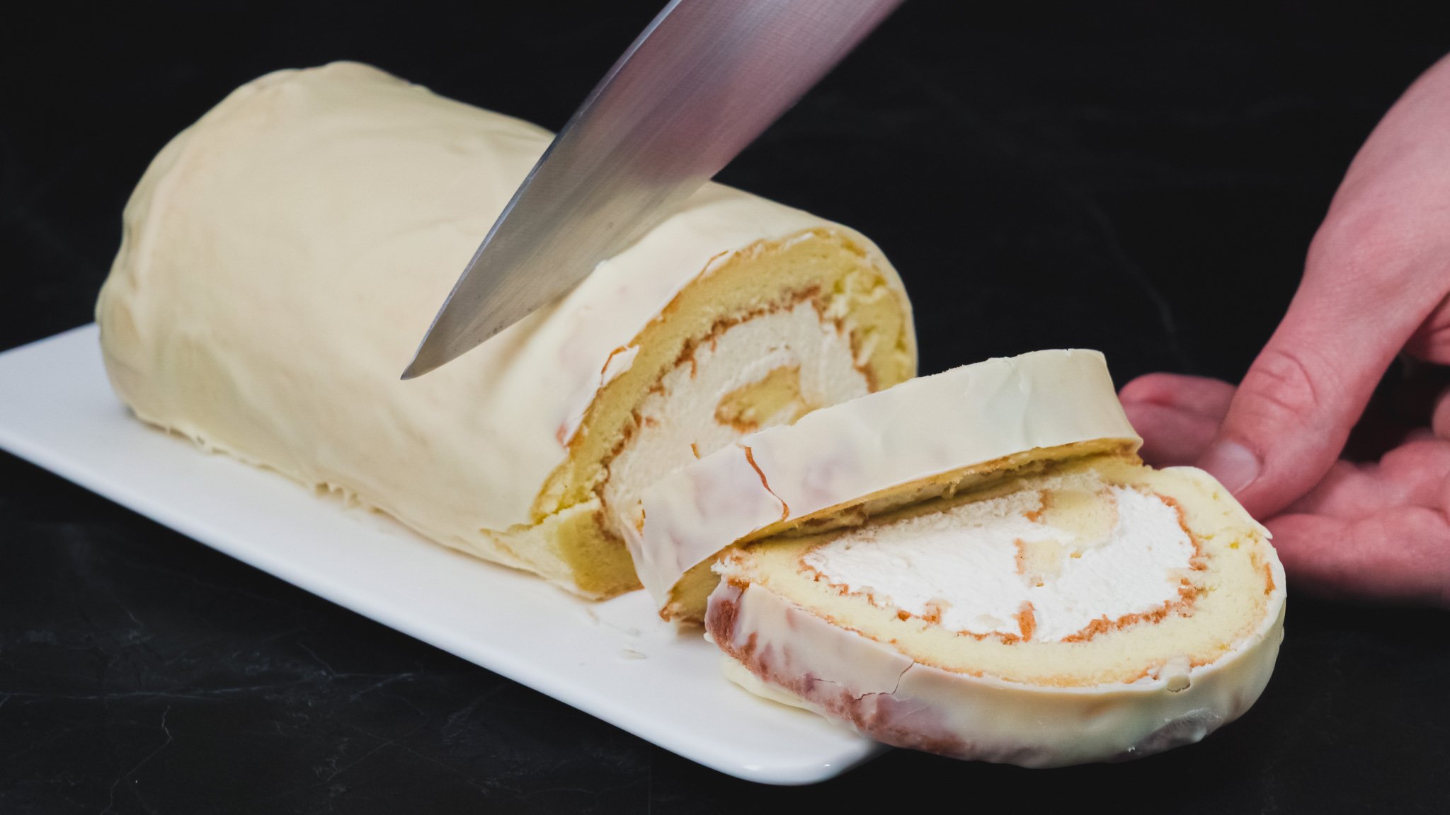 Лучший рулет в белом шоколаде, который я когда-либо ел. Все кто пробовал, просят рецепт смотреть онлайн