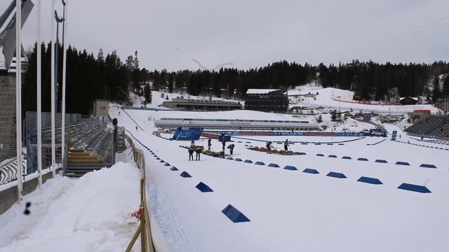 БИАТЛОН ХОЛМЕНКОЛЛЕН НОРВЕГИЯ КУБОК МИРА 2023 РАБОТА СЕРВИСЕРОВ ПЕРЕД ГОНКОЙ С ЮМОРОМ смотреть онлайн