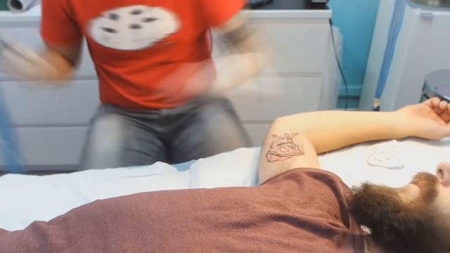 Speed·Tattoo Bert | Traditional Tattoo смотреть онлайн