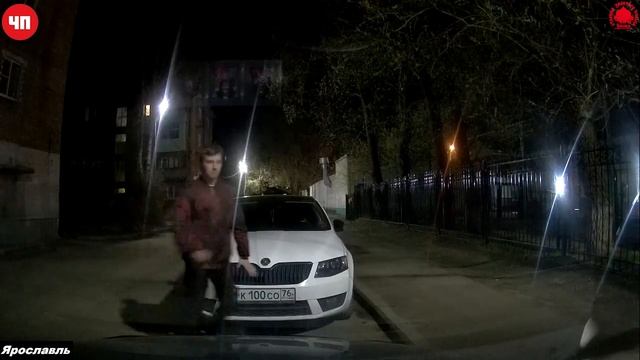 1.05.2021 ЧП Ярославль, Ленинский район, ул.Юности разбил стекло у автомобиля. смотреть онлайн