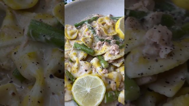 DELICIOUS CREAMY LEMON & PARMESAN SALMON & ASPARAGUS PASTA RECIPE | #pastapasta #pastarecipe смотреть онлайн