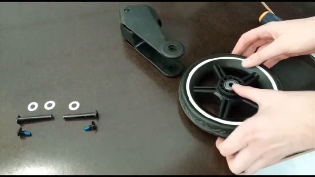 How to replace the Joolz Hub+ front wheels смотреть онлайн