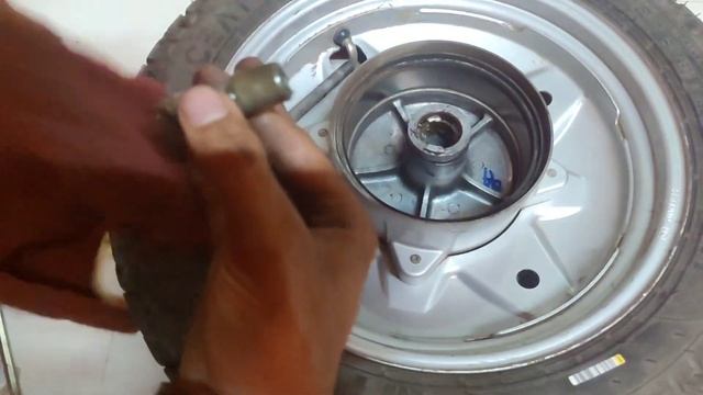 front wheel bearing replacement suzuki access 125 wheel bearing noise wheel bearing problem Hindi смотреть онлайн