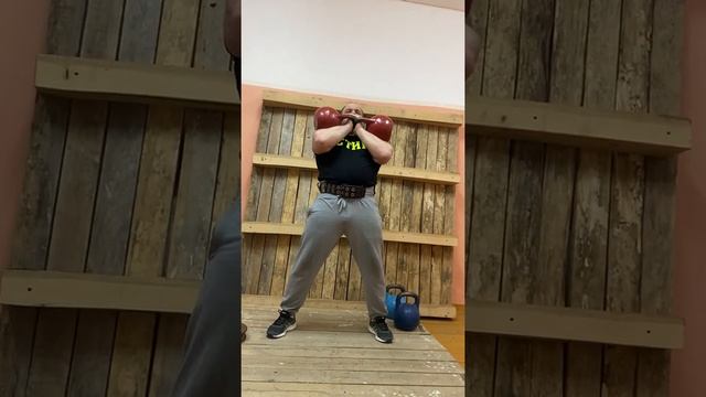 Шанин Александр Толчок длинным циклом, 2х32 кг 10раз смотреть онлайн