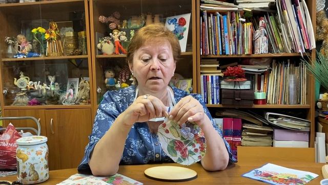 ГБУ ТЦСО "Марьино". Благодатских Ольга Борисовна - техника декупаж в онлайн уроке. смотреть онлайн