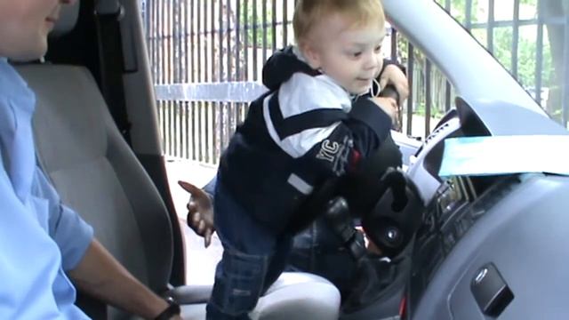 КОНСТАНДИНОС. В ГРЕЧЕСКОМ ПОСОЛЬСТВЕ В МОСКВЕ, ДУРАЧИТЬСЯ В МАШИНЕ смотреть онлайн