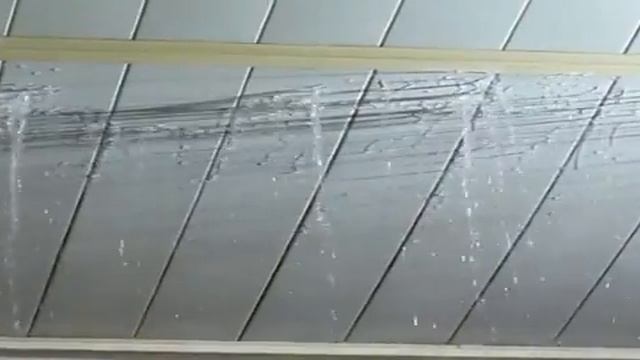 Faro Airport in a thunderstorm смотреть онлайн