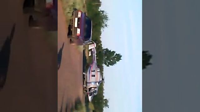 Шок! В Волгограде скинули змей с вертолета... смотреть онлайн