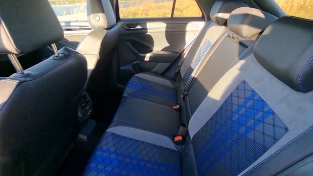 Volkswagen T-Roc R - un SUV cu 300 de cai смотреть онлайн
