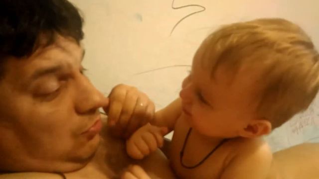 Ребёнок бъет отца. смотреть онлайн