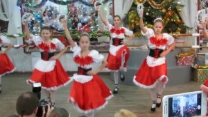 Танцы. Тарантелла. Детскийй Новогодний утренник. Dancing. Tarantella. Children's party.