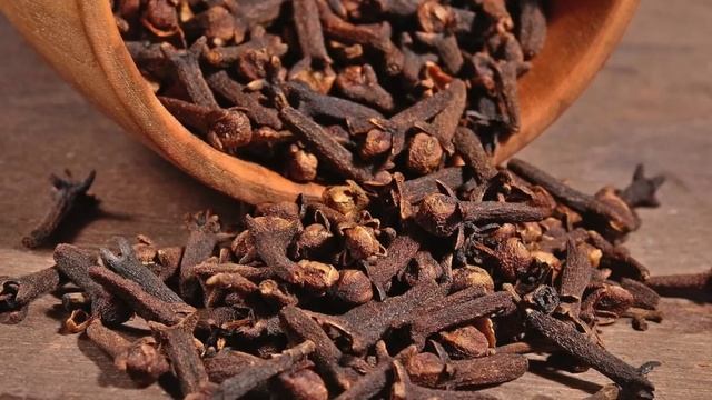 Просто начал ЖЕВАТЬ гвоздику и избавился от 10 НЕДУГОВ! Польза и вред гвоздики. смотреть онлайн