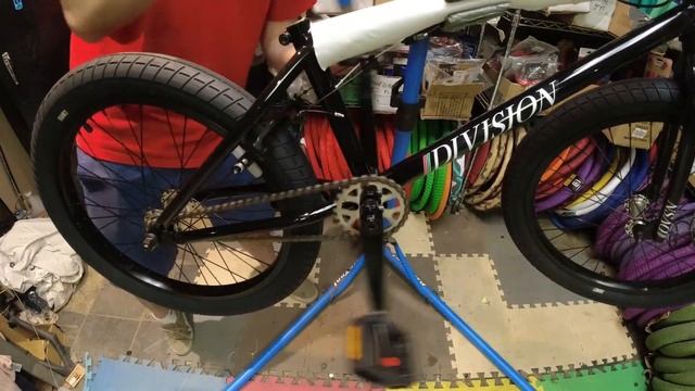 2022 Division Brookside 20" BMX Unboxing @ Harvester Bikes смотреть онлайн