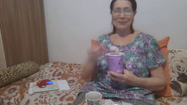 Кофе с мороженым. Если бы я знала, что оно такое дорогущее, наверное, не купила смотреть онлайн