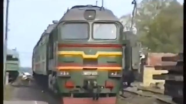 Станция Верховье, прибытие поезда Ливны -Орёл, с тепловозом 2М62У 0038 май 1999 год смотреть онлайн