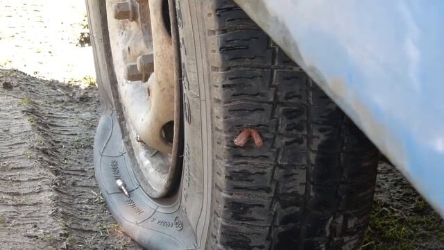 ЧЕМ БЫСТРО ЗАКЛЕИТЬ КОЛЕСО В ДОРОГЕ НЕ СНИМАЯ ЕГО смотреть онлайн