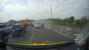 Герой дня | байкер помог скорой помощи ?