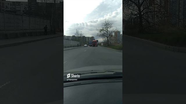 Большегруз выезжает на дорогу #Shorts #daf смотреть онлайн