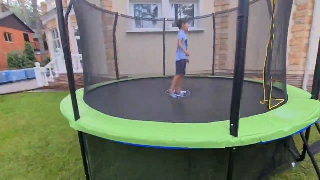 Батут Hasttings Sky Max 13FT смотреть онлайн