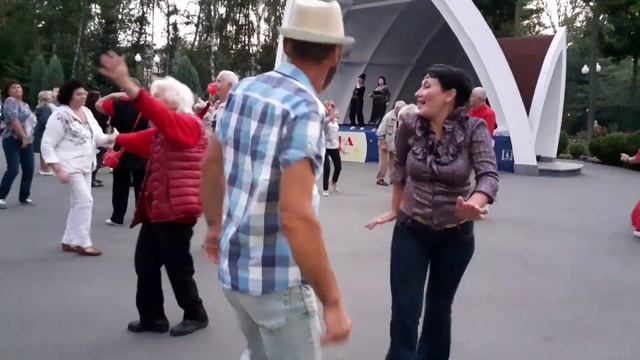 НАКУКУЙ КУКУШКА ДОЛГИХ ЛЕТ! СЧАСТЛИВЫЕ МОМЕНТЫ ИЗ ПАРКА ГОРЬКОГО ХАРЬКОВ 2021 смотреть онлайн