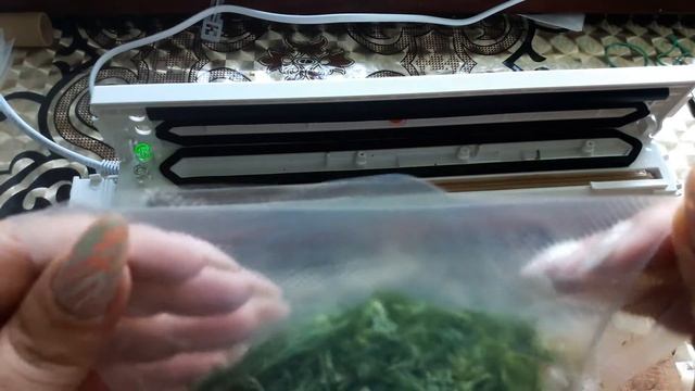 Заморозка и вакуумирование овощей на зиму!Экономия места в морозилке!!! смотреть онлайн