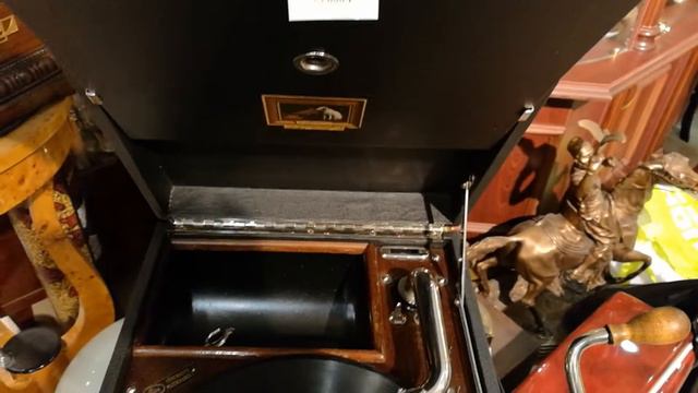 Н. Н. Тимченко и Е. С. Белов - Весна на заречной улице, патефон «His Master's Voice» смотреть онлайн