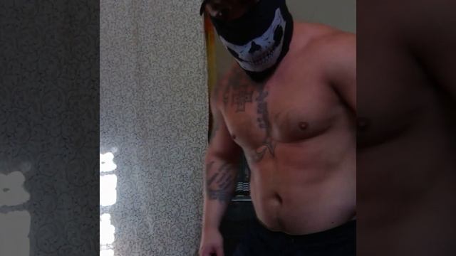 Спорт в тюрьме.Плечи. #спорт#фитнес#sport#fitnes#power#сила#трапеция##ноги#турник#подтягивания# смотреть онлайн