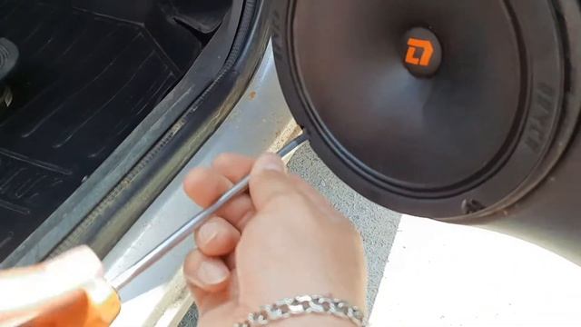 Замена штатной акустики в ваз 2110 на DL Audio Raven 165. смотреть онлайн