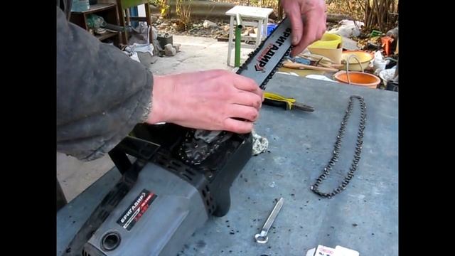Замена цепи и ведущей звездочки на электропиле смотреть онлайн