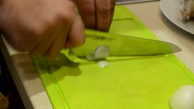 Готовим пиццу с курицей и ананасами. смотреть онлайн