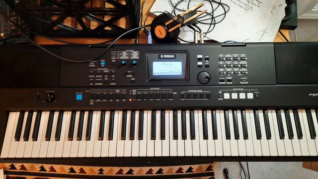 Yamaha PSR EW 425 Keyboard смотреть онлайн