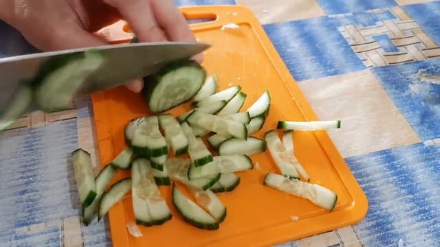 Простой и вкусный салат из зеленой редьки и курицы смотреть онлайн